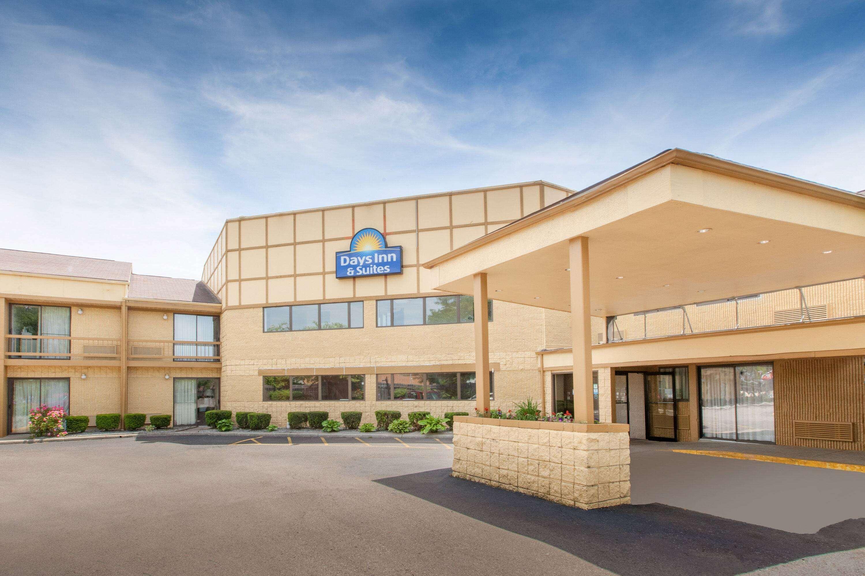 Days Inn & Suites By Wyndham Madison Heights Mi Exterior foto